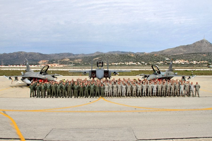 Όταν αμερικανικά F-15 είναι σε παραμέτρους βολής πυροβόλου από Ελληνικά F-16 [Βίντεο]